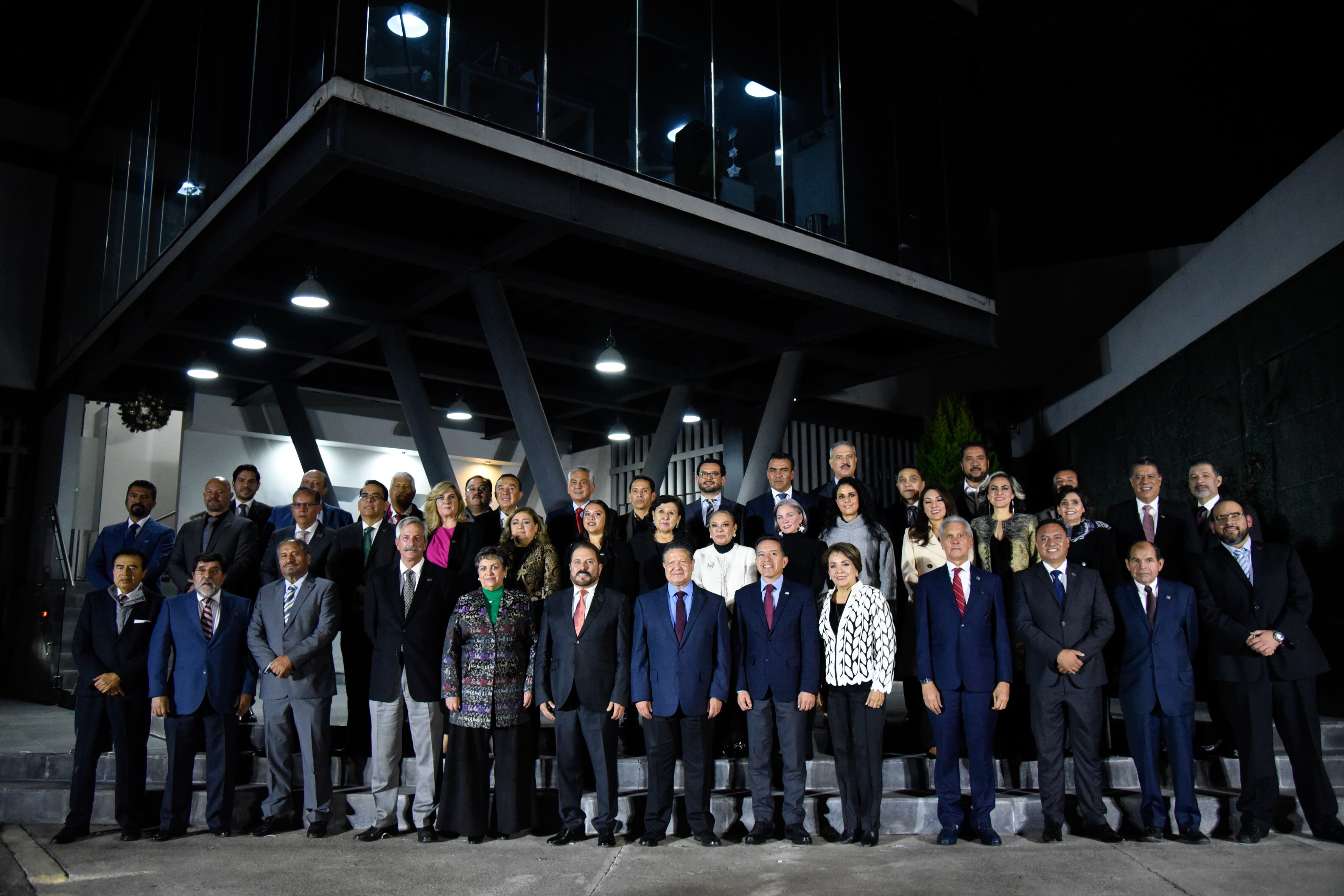 Julio Menchaca es reconocido por empresarios de Hidalgo