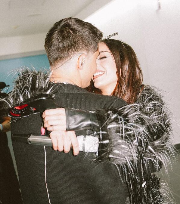 Danna Paola se pone romántica con Alex Hoyer
