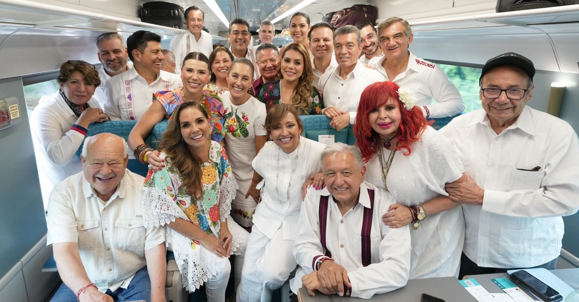 AMLO y Claudia Sheinbaum durante la inauguración del Tren P’atal