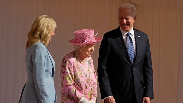 Los Biden y la Reina Isabel II