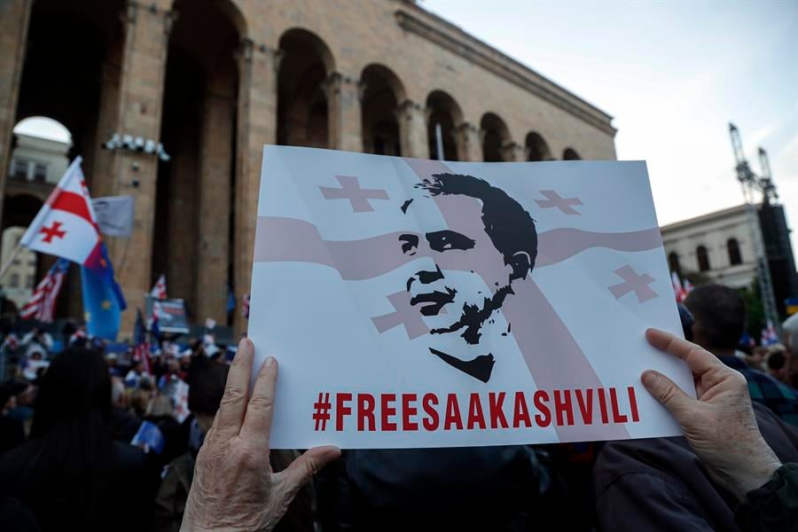 Salud de Mijaíl Saakashvili complica las relaciones de Ucrania y Georgia