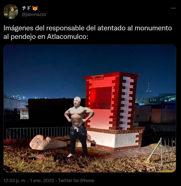 Caída de estatua de AMLO desata memes en redes sociales