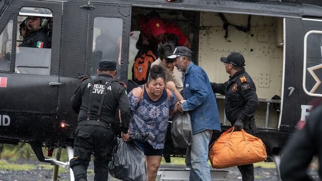 Elementos de Protección Civil del Estado de Nuevo León, realizan labores de rescate aéreo