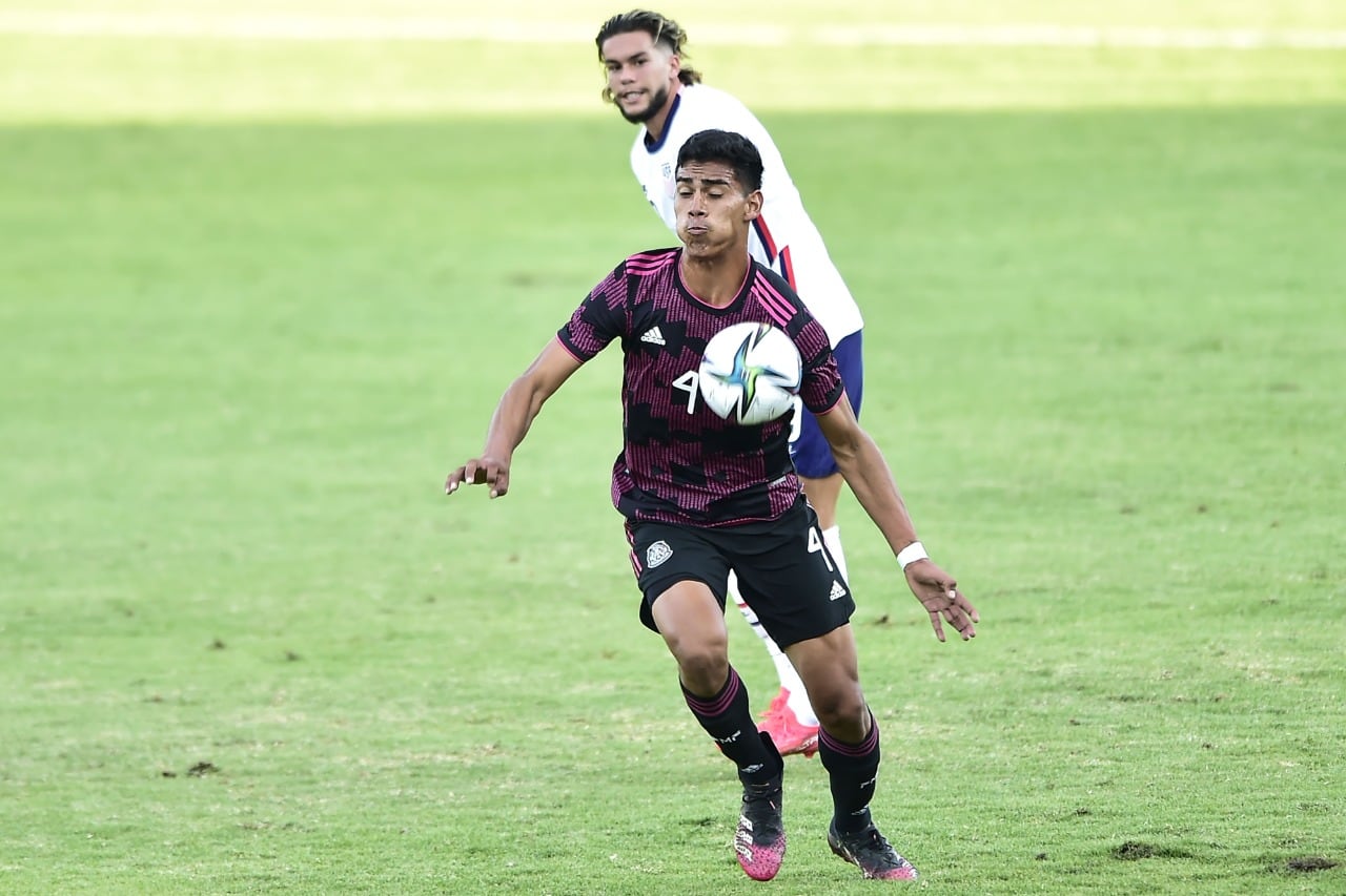 Jesús Alcántar, futbolista de Necaxa, es pretendido por el AC Milan y el Bayer Leverkusen.