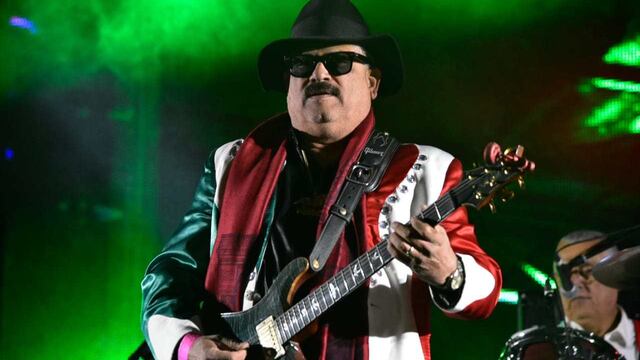 Mi banda el mexicano usa gabardinas para evitar "metidas de dedo"