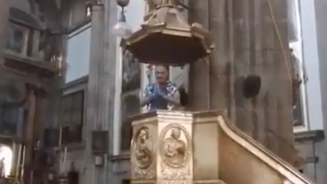 Don Beto en la iglesia diciendo su famosa porra