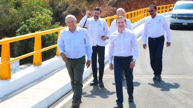 López Obrador y Rosas Aispuro Torres entregaron la obra.