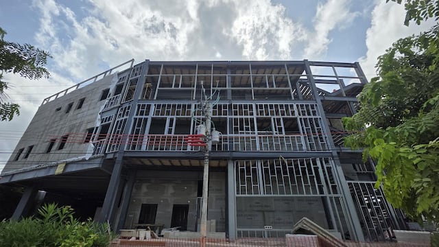 Martí Batres supervisa avance del Hospital General del ISSSTE en Chetumal