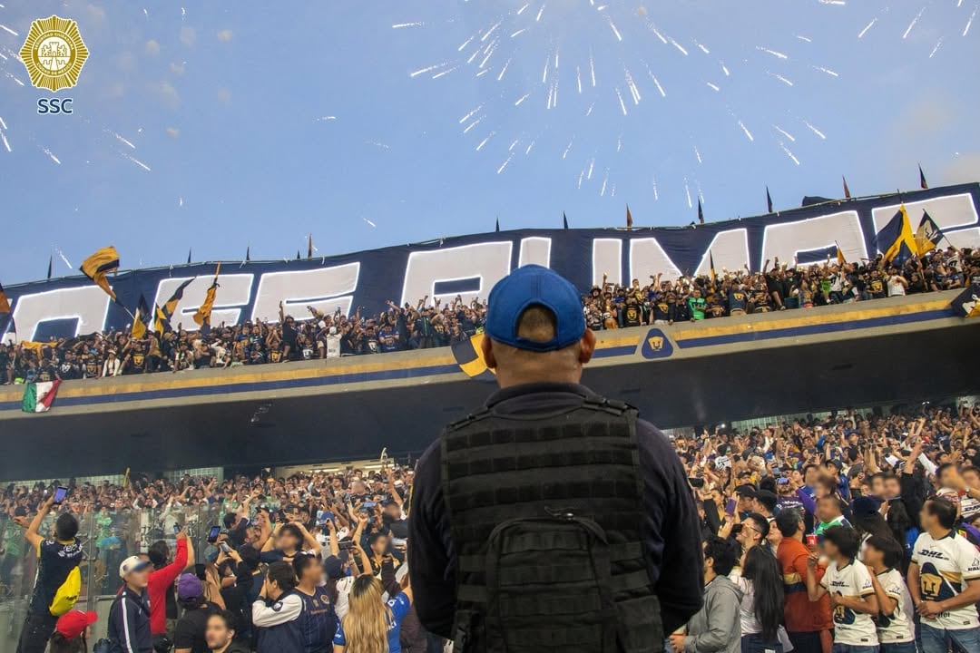 Elementos de la SSC de la CDMX en partido de Cruz Azul vs Pumas.