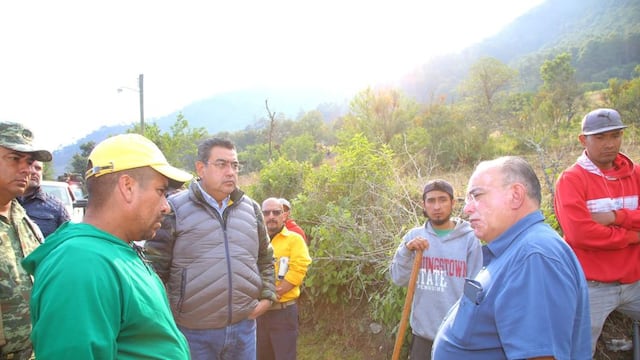 Gobierno de Puebla atiende el incendio en Zacatlán