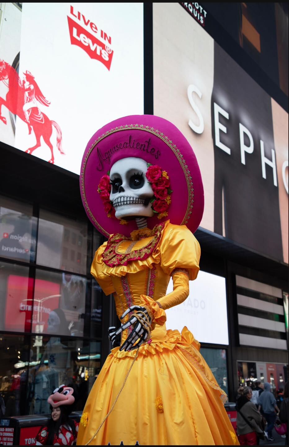 Aguascalientes exhibe figura de La Catrina en Nueva York