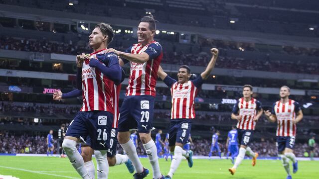 Chivas en el estadio Azteca frente a Cruz Azul
