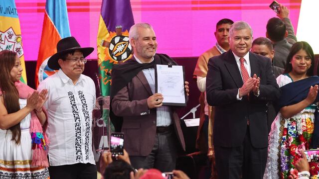 Alfredo Ramírez Bedolla firma iniciativa de reforma en materia indígena
