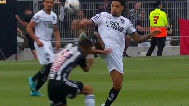Brutal plancha a la cabeza en la final de la Copa Libertadores 2024