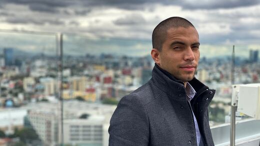 ¿Quién es César Vega? Asesor financiero que se quejó de la app de BBVA