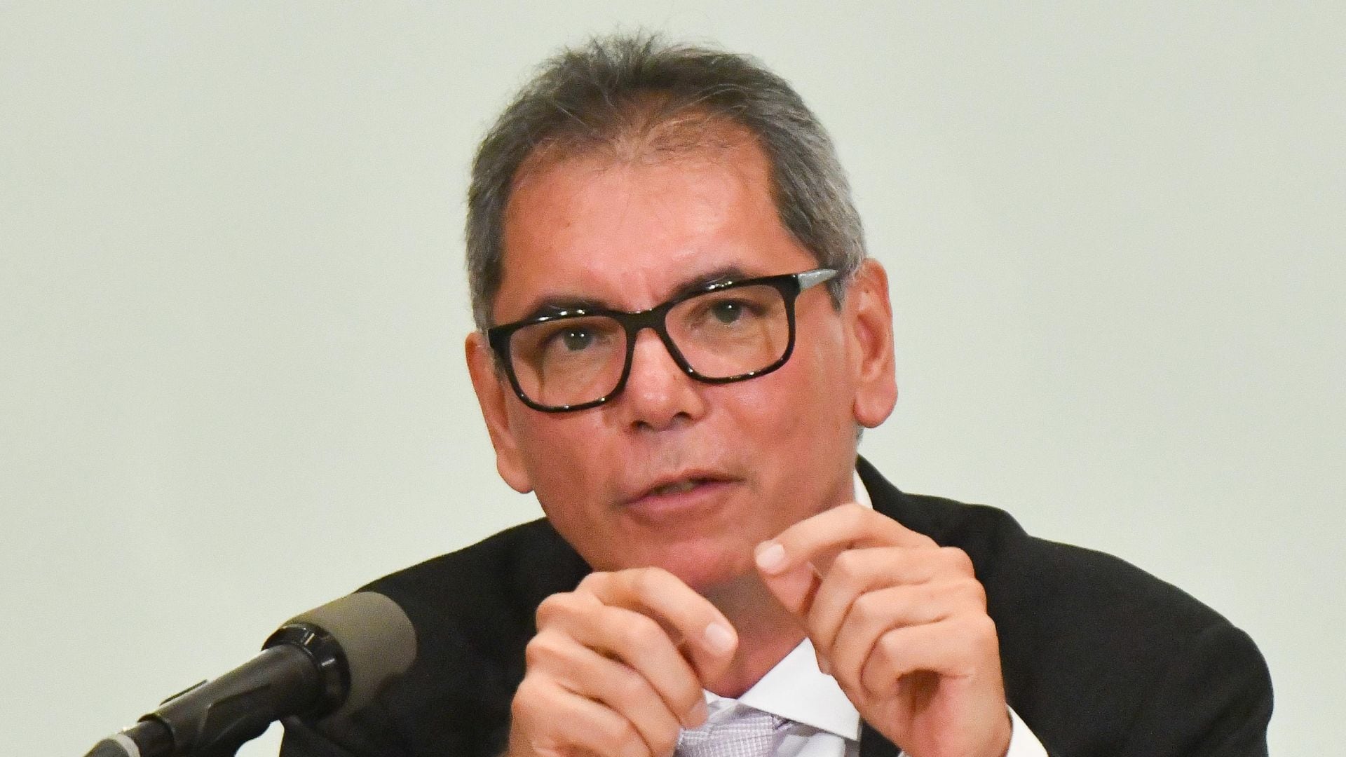 Secretario de Hacienda celebra la primera mejora crediticia de Pemex en más de una década
