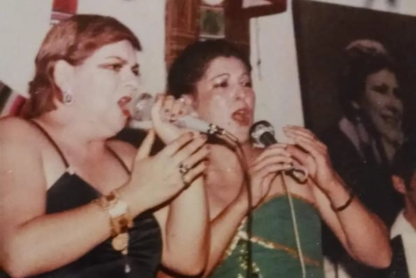 Viola Dorantes con su hermana, Paquita la del Barrio
