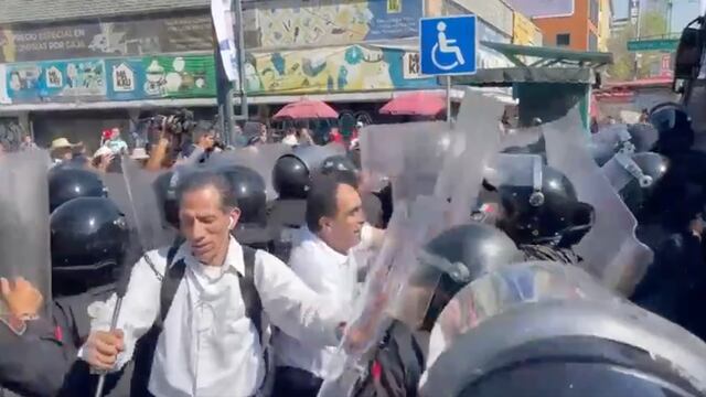 Comerciantes ciegos son agredidos por policías de la CDMX durante protesta por espacios laborales