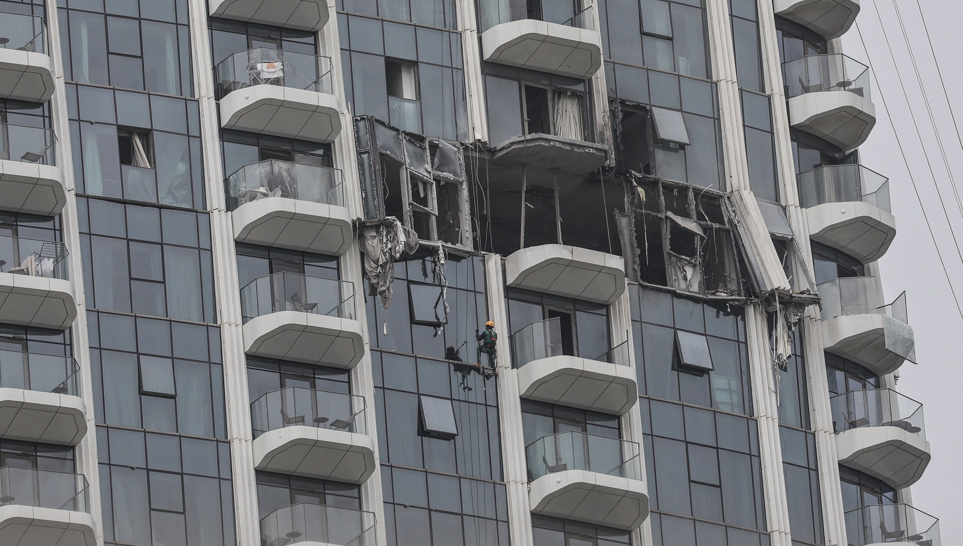 Ataque de Irán en Dubái: dron impacta torre en Creek Harbour