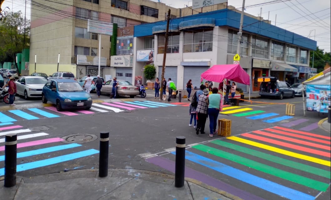 Iztapalapa pinta sus calles de bandera LGBT
