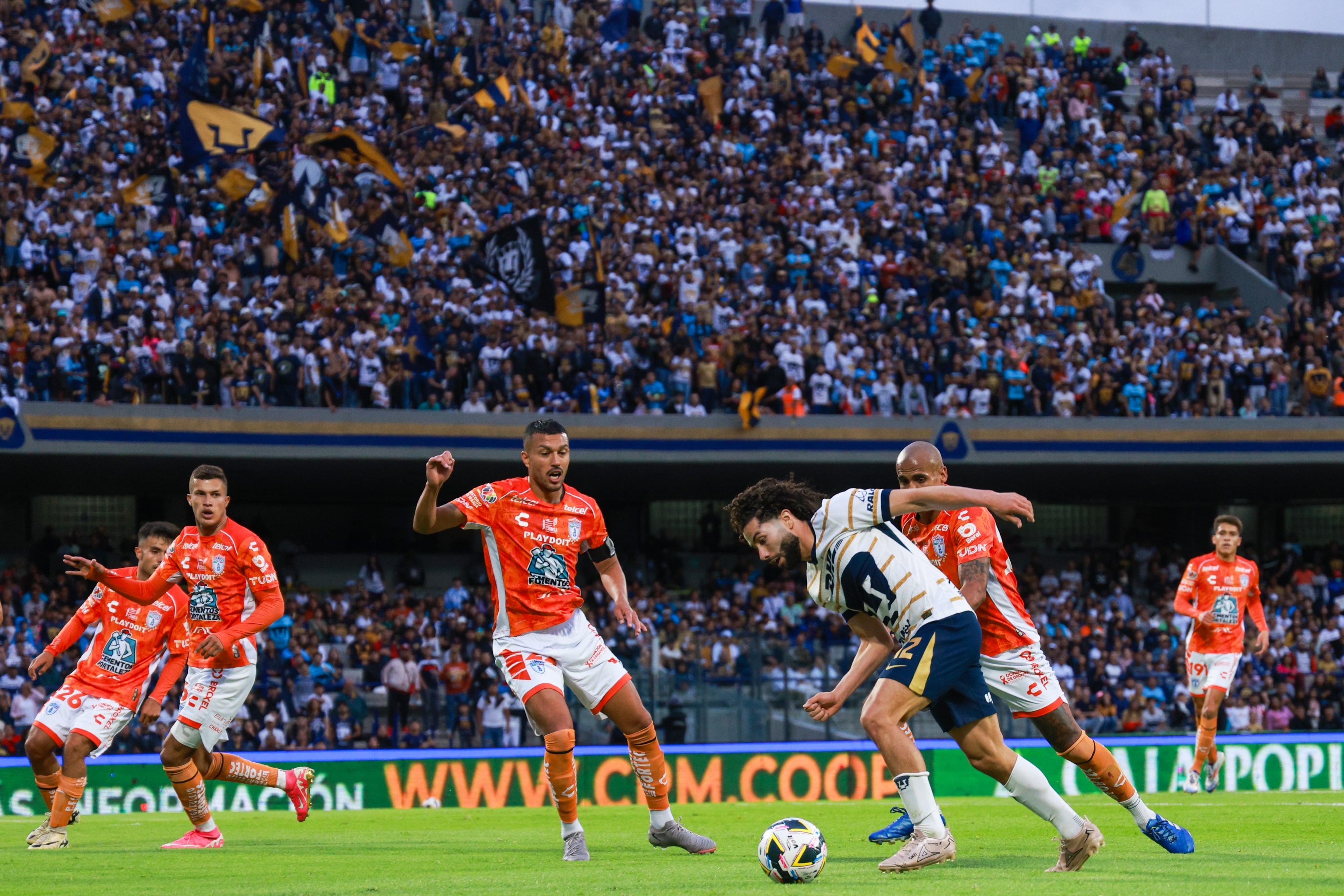 Pumas vs Pachuca en el Apertura 2024.