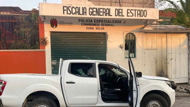 En Palenque, habitantes se enfrentaron a policías y destrozaron la comandancia