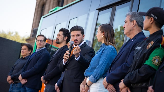 Samuel García entrega 14 unidades nuevas a la Ruta 222.