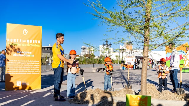 Samuel García y Mariana Rodríguez cumplen meta: Plantan el árbol 1 millón en NL.