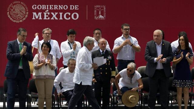AMLO y parte de su gabinete.