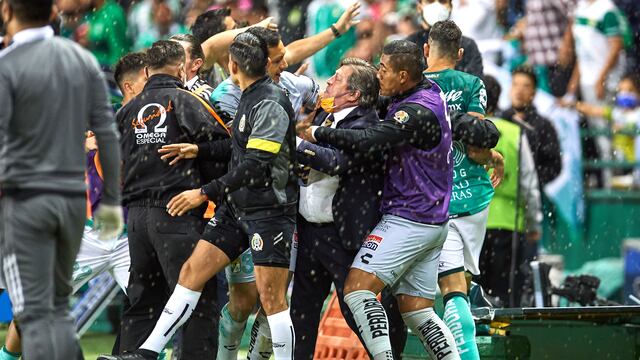 Miguel Herrera es jalado