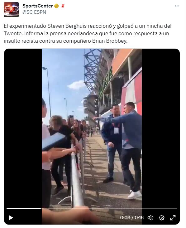 Jugador del Ajax agrede a fan