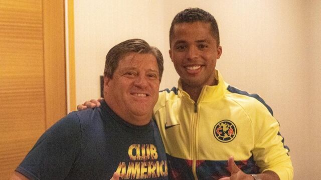 Miguel Herrera y Giovani dos Santos.