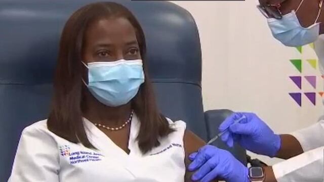 Sandra Lindsay recibe vacuna