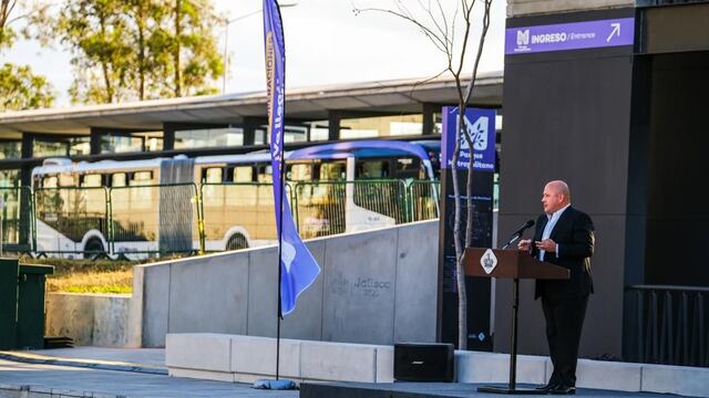 Enrique Alfaro en inauguración de "Mi Macro Periférico"