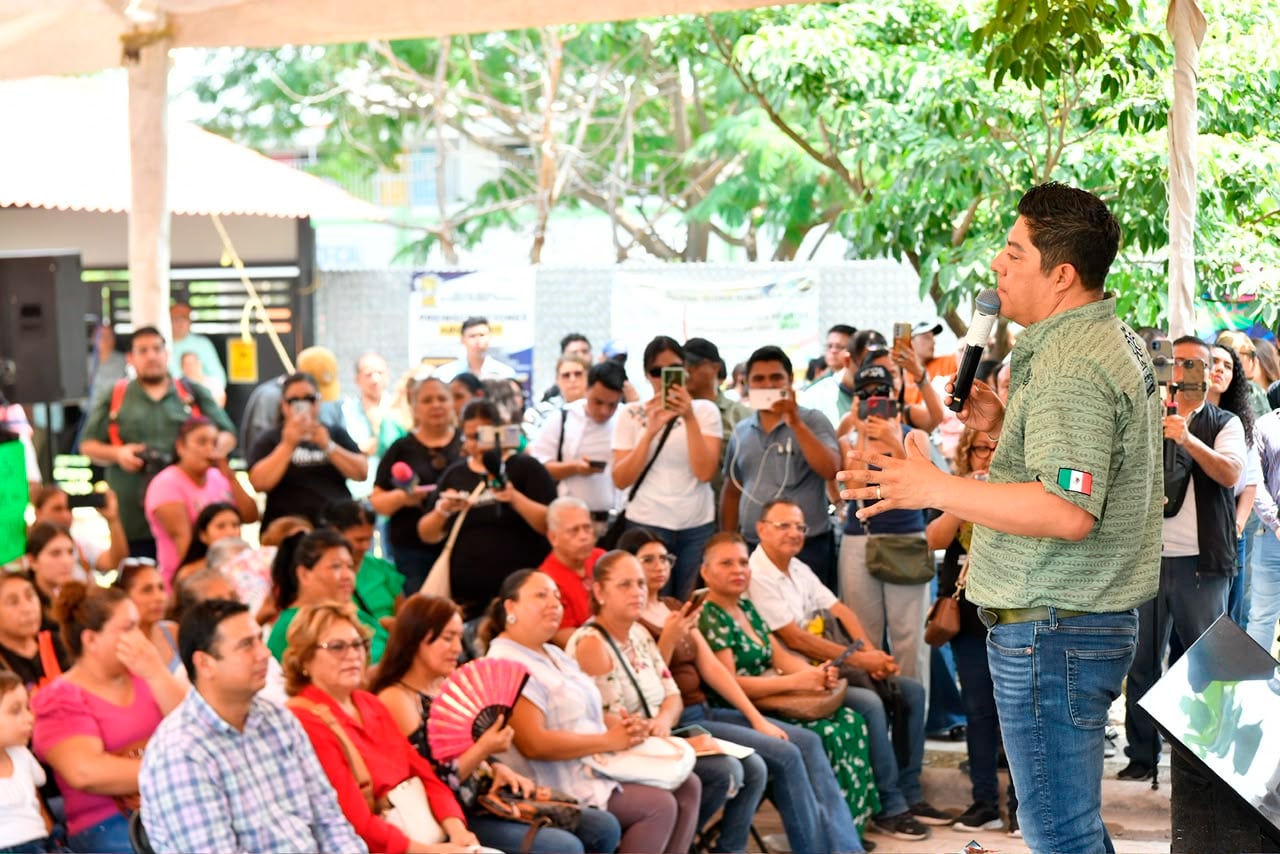 Ciudad Valles moderniza su alumbrado con 2 mil luminarias entregadas por Ricardo Gallardo.