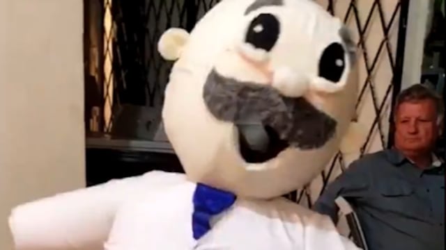 El video del niño disfrazado como el Dr. Simi se volvió viral en unas horas