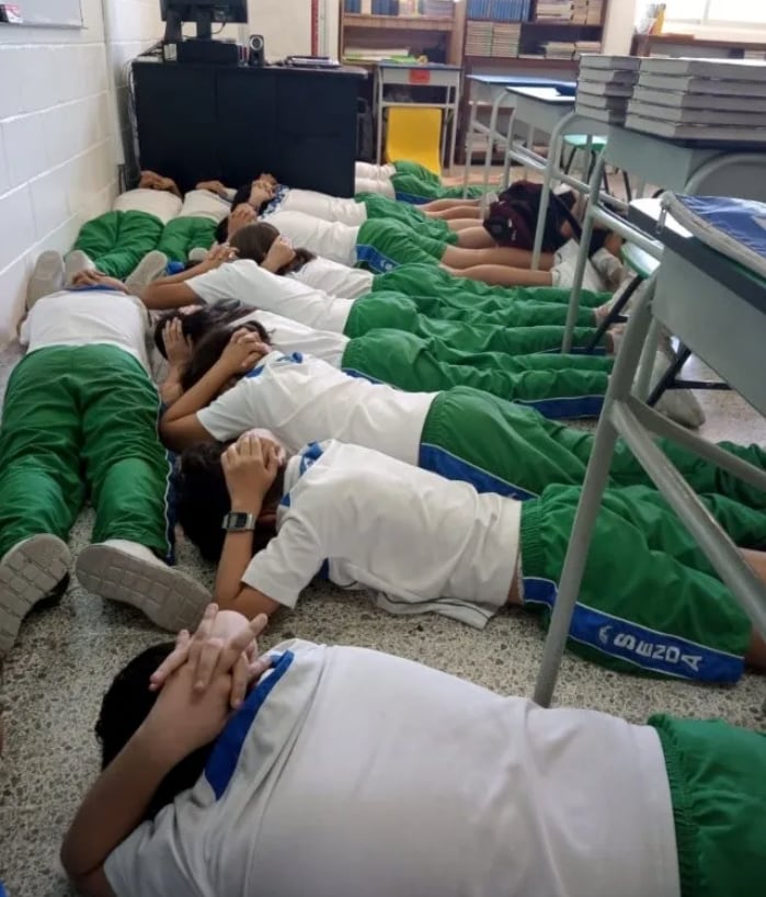 Alumnos se resguardan ante balacera