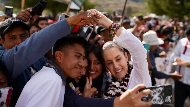 En Oaxaca, presidenta Claudia Sheinbaum es arropada por el cariño de cientos de personas