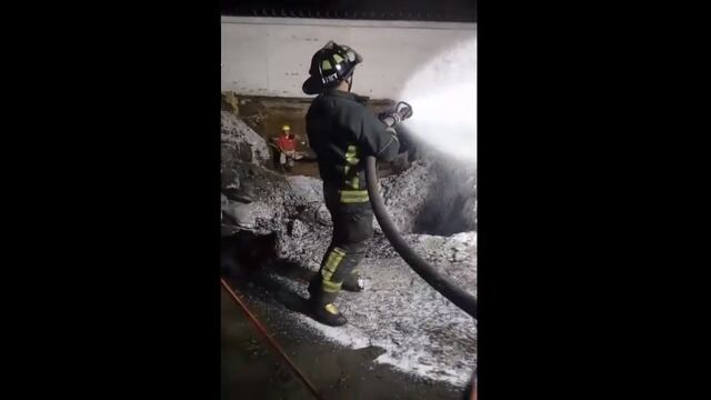 Bomberos controlan flamazo que dejó saldo de seis heridos.