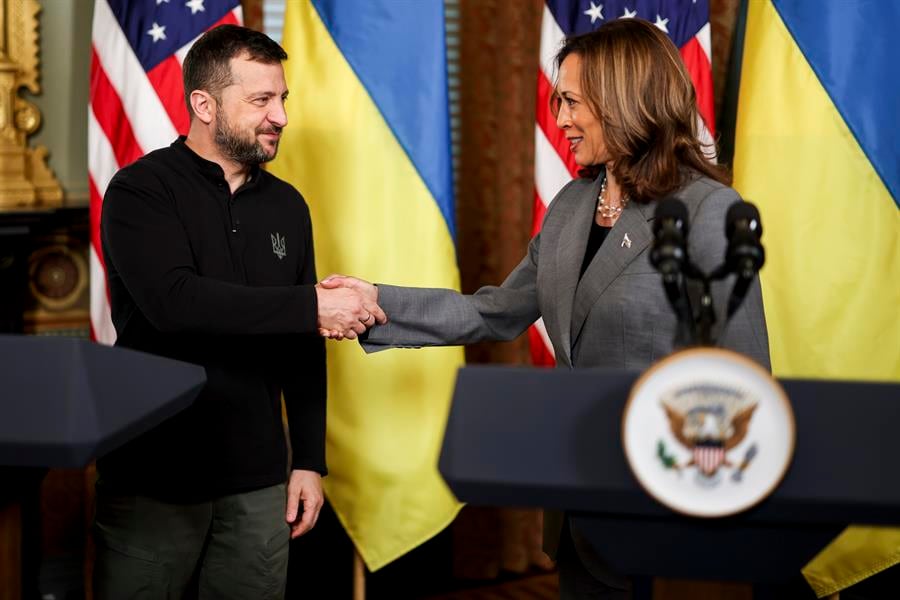 Kamala Harris con Volodímir Zelenski