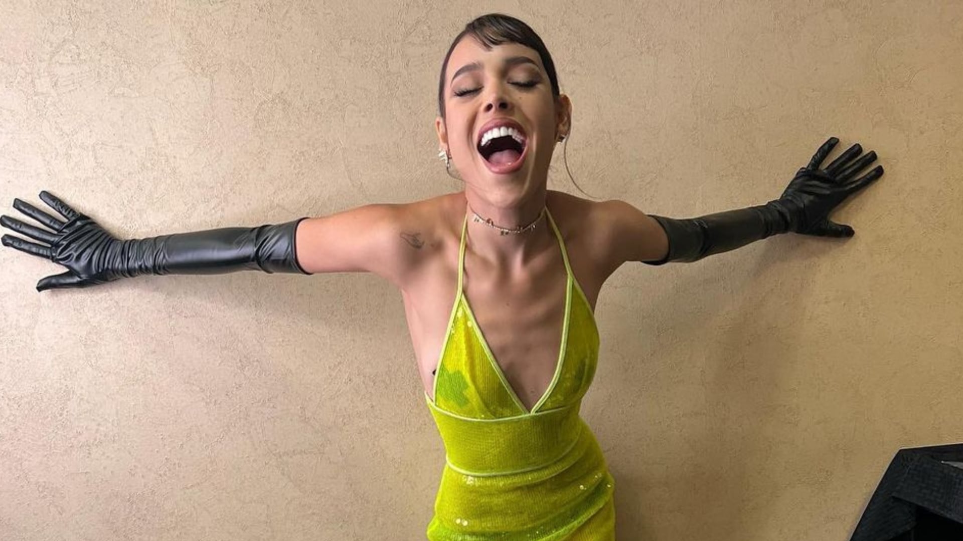 Danna Paola con vestido transparente.