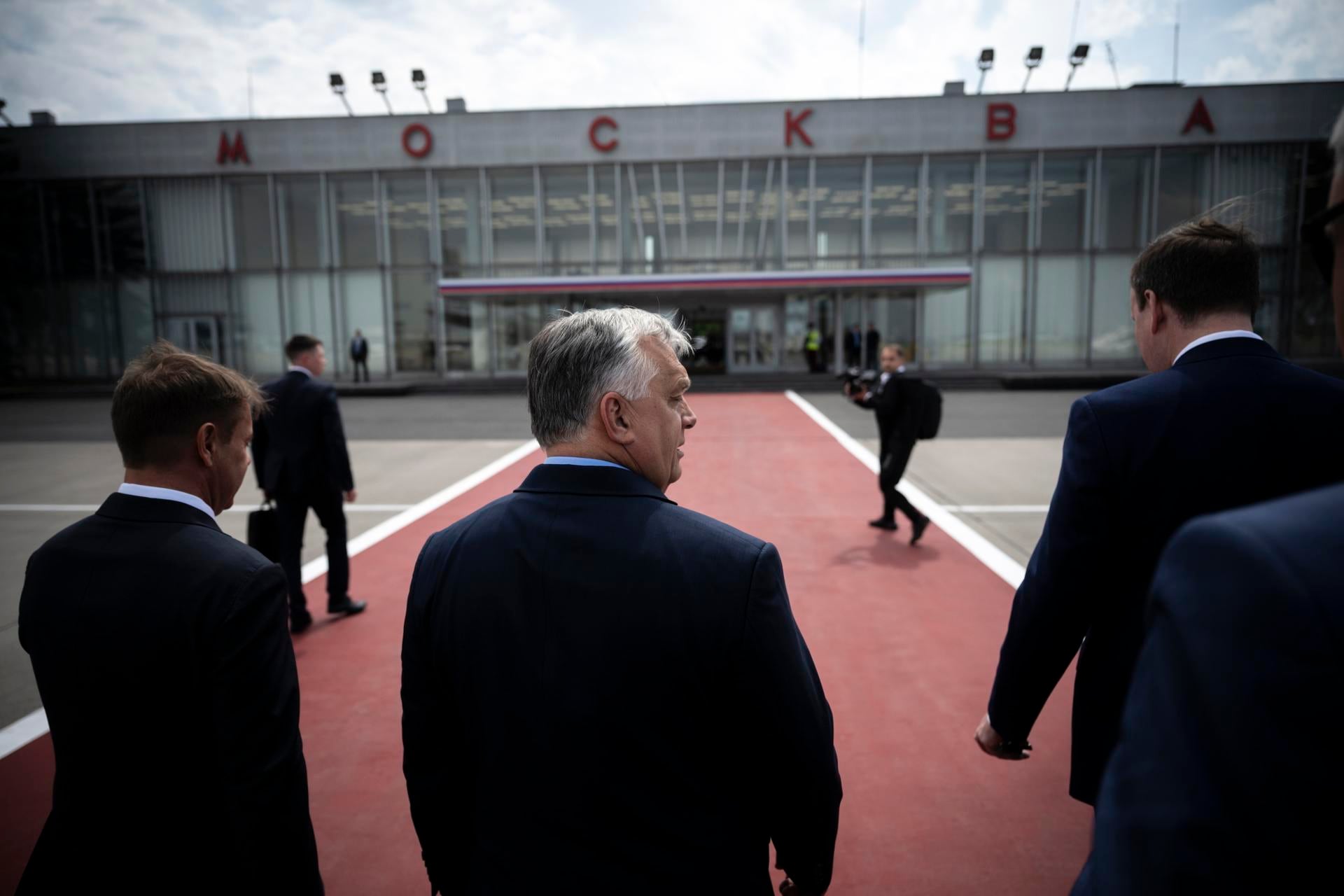 Víktor Orbán, presidente de Hungría, Vladimir Putin lo recibe como socio de Rusia y representante de la Unión Europea