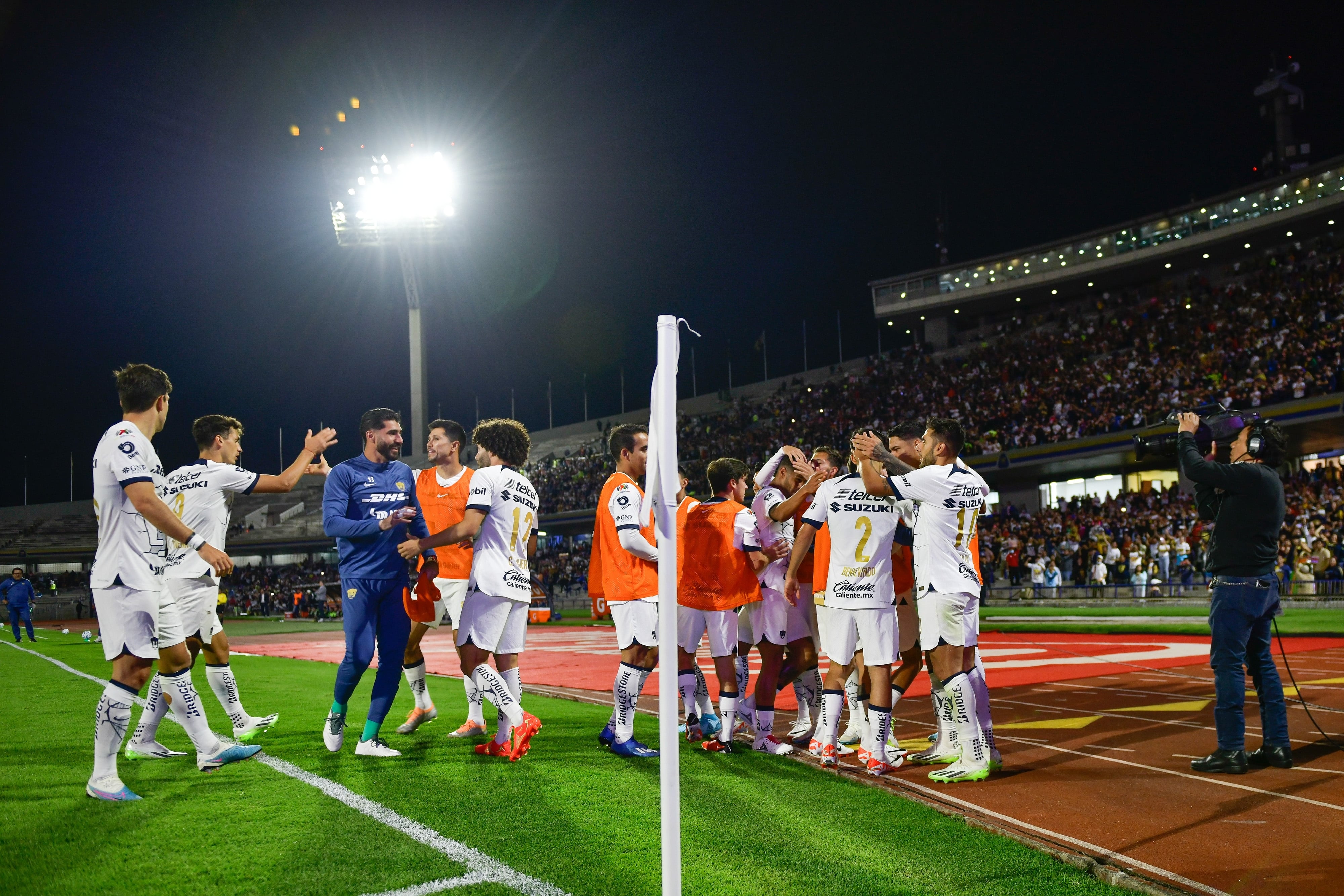 Juan Dinenno celebra su gol 2-0 de Pumas durante el partido Pumas UNAM vs Tigres UANL.