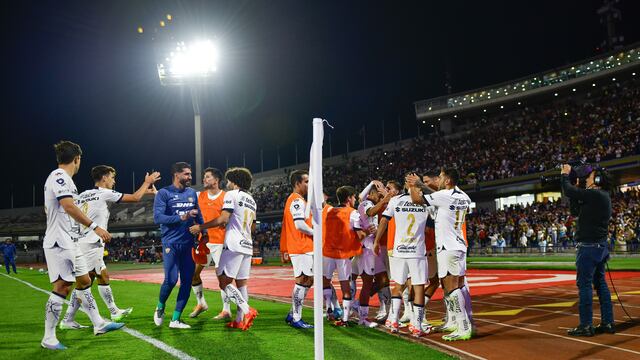 Juan Dinenno celebra gol con Pumas
