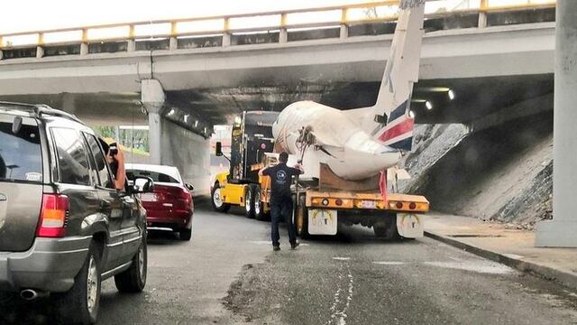 Avión atorado en Tlalpan