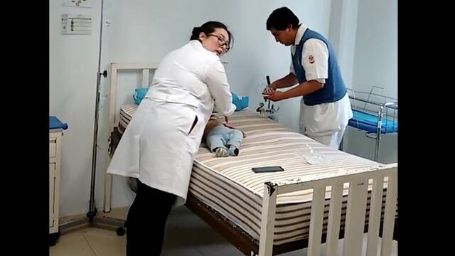 Los médicos hacen evidente la falta de equipo médico.