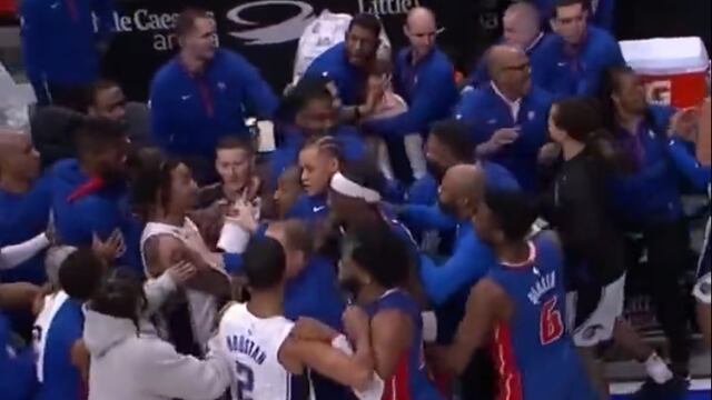 Jugadores de los Pistons y el Magic se fueron a los golpes.