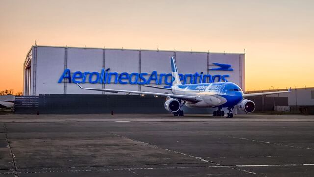 Avión de la línea aérea; Aerolíneas Argentinas