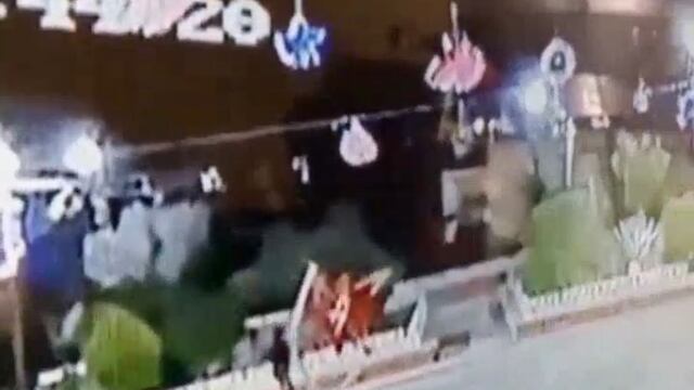 Hombre fue captado mientras destruía adornos de navidad en Hidalgo