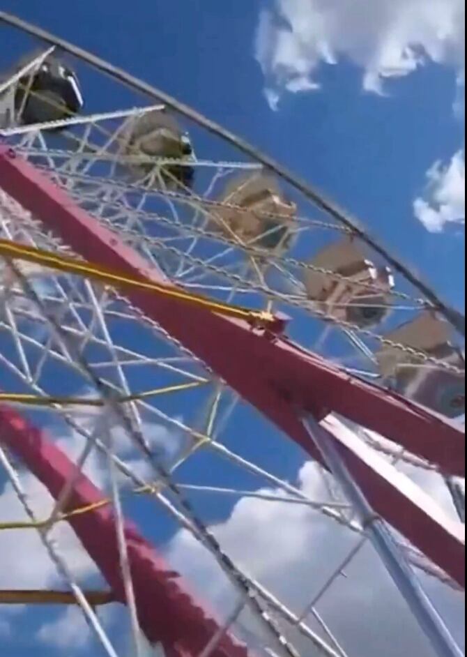 Mujer cae de Rueda de la Fortuna en la FENAPO 2024